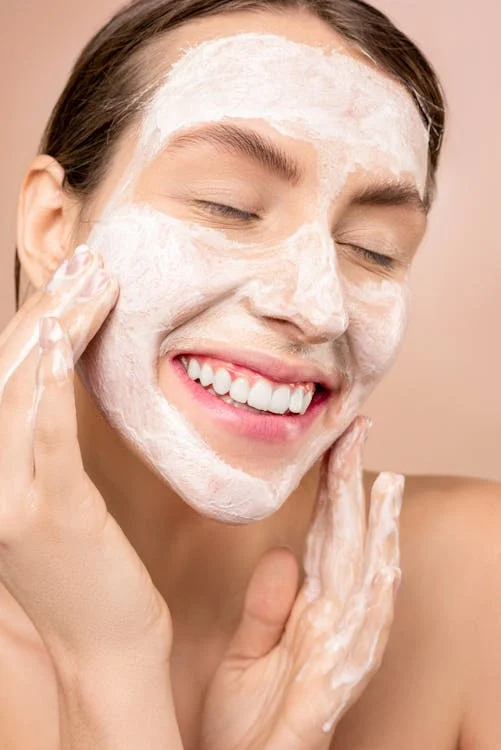 Top Vitamin C Face Wash Benefits | FineHealthTips